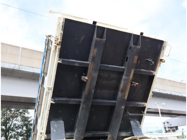 デュトロ 強化ダンプ　全低床　３ｔ４ナンバー　極東開発　ＤＤ０２－３１　３方開　手動コボレーン　ロックピン付　１３６馬力　フロア５速　取扱説明書有　ＩＣターボ（11枚目）