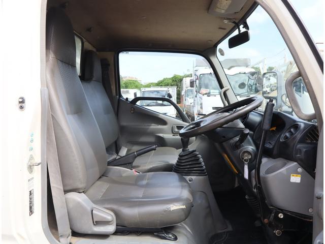 デュトロ 強化ダンプ　全低床　３ｔ４ナンバー　極東開発　ＤＤ０２－３１　３方開　手動コボレーン　ロックピン付　１３６馬力　フロア５速　取扱説明書有　ＩＣターボ（23枚目）