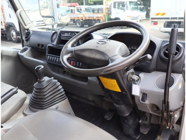 デュトロ 強化ダンプ　全低床　３ｔ４ナンバー　極東開発　ＤＤ０２－３１　３方開　手動コボレーン　ロックピン付　１３６馬力　フロア５速　取扱説明書有　ＩＣターボ（24枚目）