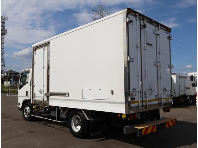 エルフトラック 保冷バン　ワイドロング　サイドドア　オートフロア　ＡＴ車　フルフラットロー　矢野特殊　スライドサイドドア　リア３枚観音　床オートフロア　ナカオ工業　Ｎ－２－１－１Ｃ　　断熱：リア７５ｍｍ　それ以外全て５０ｍｍ　前後換気口　ステンレスパーツ有　積載３．７ｔ（6枚目）