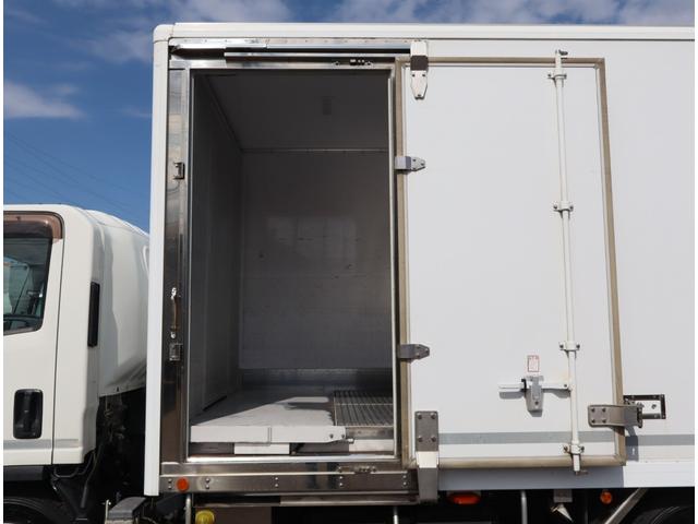 エルフトラック 保冷バン　ワイドロング　サイドドア　オートフロア　ＡＴ車　フルフラットロー　矢野特殊　スライドサイドドア　リア３枚観音　床オートフロア　ナカオ工業　Ｎ－２－１－１Ｃ　　断熱：リア７５ｍｍ　それ以外全て５０ｍｍ　前後換気口　ステンレスパーツ有　積載３．７ｔ（7枚目）