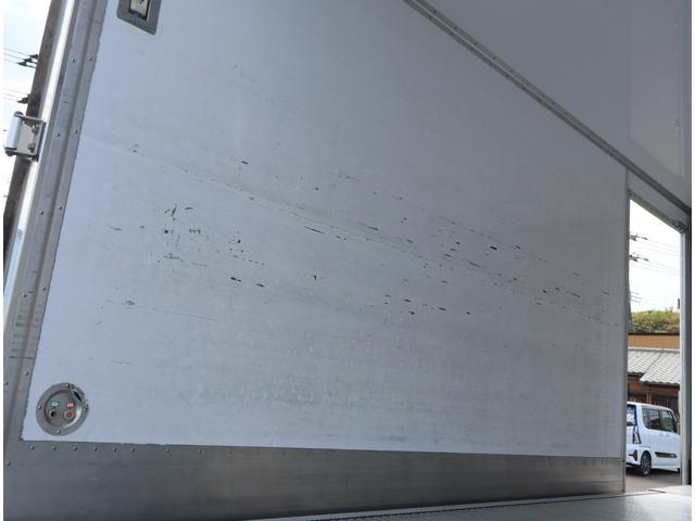 エルフトラック 保冷バン　ワイドロング　サイドドア　オートフロア　ＡＴ車　フルフラットロー　矢野特殊　スライドサイドドア　リア３枚観音　床オートフロア　ナカオ工業　Ｎ－２－１－１Ｃ　　断熱：リア７５ｍｍ　それ以外全て５０ｍｍ　前後換気口　ステンレスパーツ有　積載３．７ｔ（10枚目）