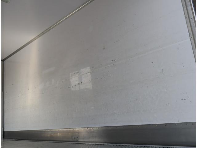 エルフトラック 保冷バン　ワイドロング　サイドドア　オートフロア　ＡＴ車　フルフラットロー　矢野特殊　スライドサイドドア　リア３枚観音　床オートフロア　ナカオ工業　Ｎ－２－１－１Ｃ　　断熱：リア７５ｍｍ　それ以外全て５０ｍｍ　前後換気口　ステンレスパーツ有　積載３．７ｔ（12枚目）