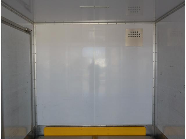 エルフトラック 保冷バン　ワイドロング　サイドドア　オートフロア　ＡＴ車　フルフラットロー　矢野特殊　スライドサイドドア　リア３枚観音　床オートフロア　ナカオ工業　Ｎ－２－１－１Ｃ　　断熱：リア７５ｍｍ　それ以外全て５０ｍｍ　前後換気口　ステンレスパーツ有　積載３．７ｔ（14枚目）