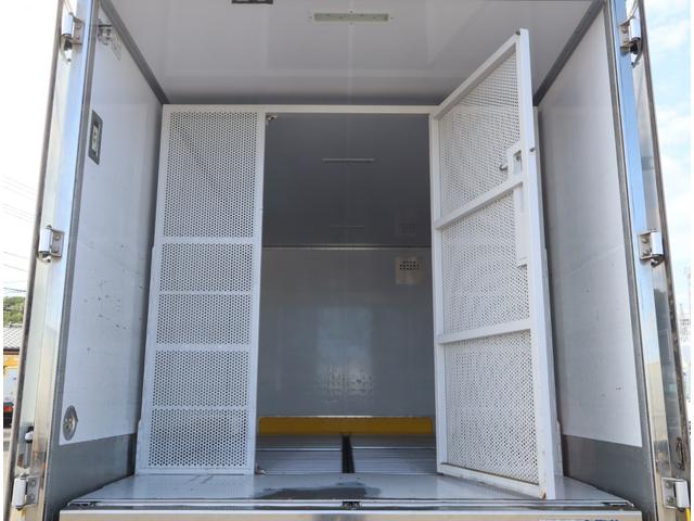 エルフトラック 保冷バン　ワイドロング　サイドドア　オートフロア　ＡＴ車　フルフラットロー　矢野特殊　スライドサイドドア　リア３枚観音　床オートフロア　ナカオ工業　Ｎ－２－１－１Ｃ　　断熱：リア７５ｍｍ　それ以外全て５０ｍｍ　前後換気口　ステンレスパーツ有　積載３．７ｔ（15枚目）