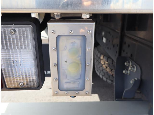 エルフトラック 保冷バン　ワイドロング　サイドドア　オートフロア　ＡＴ車　フルフラットロー　矢野特殊　スライドサイドドア　リア３枚観音　床オートフロア　ナカオ工業　Ｎ－２－１－１Ｃ　　断熱：リア７５ｍｍ　それ以外全て５０ｍｍ　前後換気口　ステンレスパーツ有　積載３．７ｔ（17枚目）