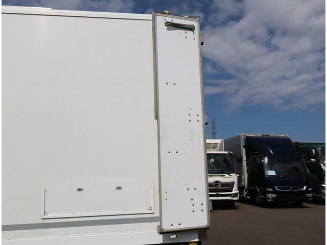 エルフトラック 保冷バン　ワイドロング　サイドドア　オートフロア　ＡＴ車　フルフラットロー　矢野特殊　スライドサイドドア　リア３枚観音　床オートフロア　ナカオ工業　Ｎ－２－１－１Ｃ　　断熱：リア７５ｍｍ　それ以外全て５０ｍｍ　前後換気口　ステンレスパーツ有　積載３．７ｔ（19枚目）