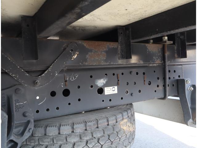 エルフトラック 保冷バン　ワイドロング　サイドドア　オートフロア　ＡＴ車　フルフラットロー　矢野特殊　スライドサイドドア　リア３枚観音　床オートフロア　ナカオ工業　Ｎ－２－１－１Ｃ　　断熱：リア７５ｍｍ　それ以外全て５０ｍｍ　前後換気口　ステンレスパーツ有　積載３．７ｔ（21枚目）