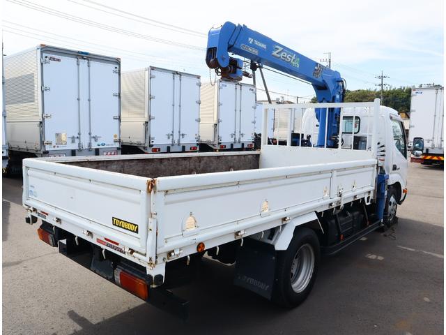 デュトロ 2.6t吊3段クレーン 木平 高床 ロング 平成25年12月タダノ ZE263MH フックイン ブーム、アウトリガー未格納警報装置付平成25年9月 トーヨーボデー 3方開 ロープ穴4対 精工ラック 鳥居下鉄板貼り 136馬力 積載2t FAT(4枚目)