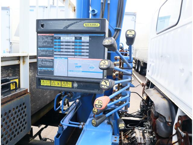 デュトロ 2.6t吊3段クレーン 木平 高床 ロング 平成25年12月タダノ ZE263MH フックイン ブーム、アウトリガー未格納警報装置付平成25年9月 トーヨーボデー 3方開 ロープ穴4対 精工ラック 鳥居下鉄板貼り 136馬力 積載2t FAT(17枚目)