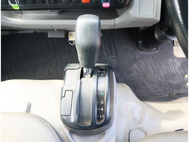 デュトロ 2.6t吊3段クレーン 木平 高床 ロング 平成25年12月タダノ ZE263MH フックイン ブーム、アウトリガー未格納警報装置付平成25年9月 トーヨーボデー 3方開 ロープ穴4対 精工ラック 鳥居下鉄板貼り 136馬力 積載2t FAT(28枚目)