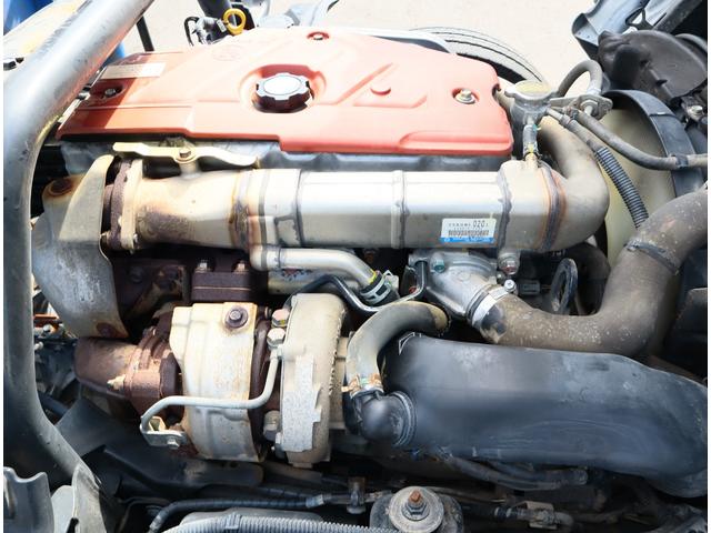 デュトロ 2.6t吊3段クレーン 木平 高床 ロング 平成25年12月タダノ ZE263MH フックイン ブーム、アウトリガー未格納警報装置付平成25年9月 トーヨーボデー 3方開 ロープ穴4対 精工ラック 鳥居下鉄板貼り 136馬力 積載2t FAT(34枚目)