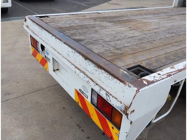 エルフトラック 3段セルフ ラジコン付 回送ボディー 造りボディー ロング フルフラットロー フックイン ハイジャッキ 丸カンフック2対 前スタンション穴1対 後床下フック1対 スロープハンガー フレーム後方リアステー アルミアオリ差し込み式 根太鉄製 鳥居前左右メッキ工具箱(7枚目)