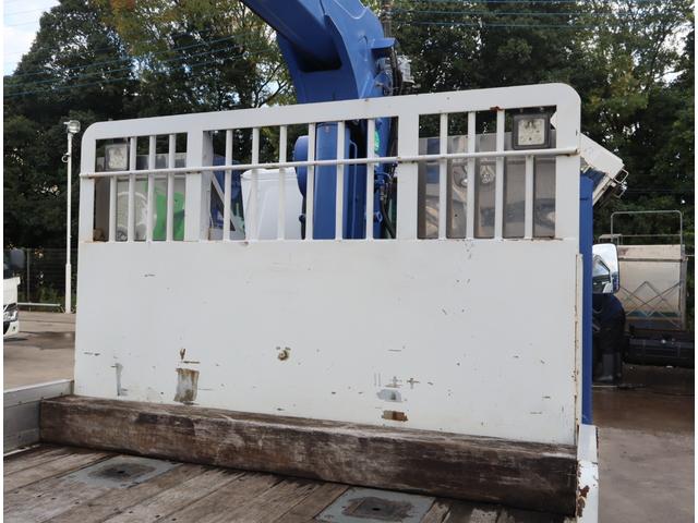 エルフトラック 3段セルフ ラジコン付 回送ボディー 造りボディー ロング フルフラットロー フックイン ハイジャッキ 丸カンフック2対 前スタンション穴1対 後床下フック1対 スロープハンガー フレーム後方リアステー アルミアオリ差し込み式 根太鉄製 鳥居前左右メッキ工具箱(9枚目)