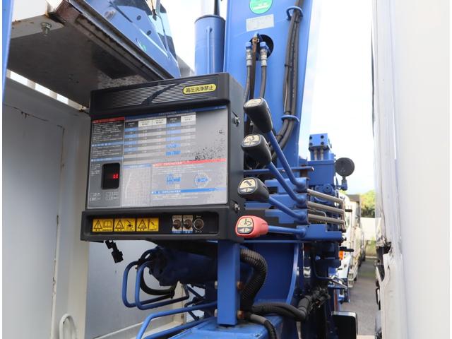 エルフトラック 3段セルフ ラジコン付 回送ボディー 造りボディー ロング フルフラットロー フックイン ハイジャッキ 丸カンフック2対 前スタンション穴1対 後床下フック1対 スロープハンガー フレーム後方リアステー アルミアオリ差し込み式 根太鉄製 鳥居前左右メッキ工具箱(15枚目)