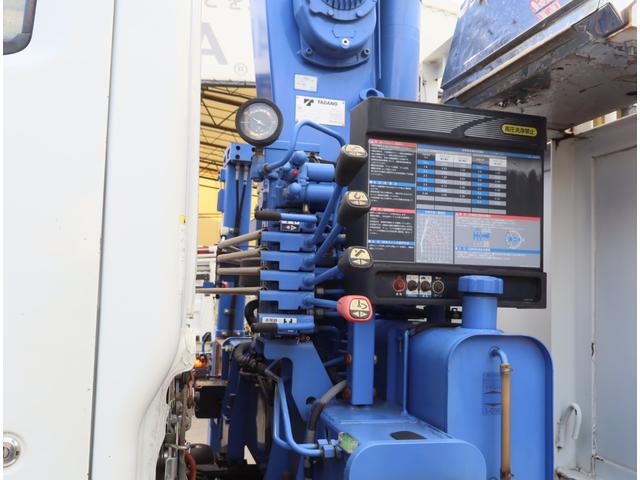 エルフトラック 3段セルフ ラジコン付 回送ボディー 造りボディー ロング フルフラットロー フックイン ハイジャッキ 丸カンフック2対 前スタンション穴1対 後床下フック1対 スロープハンガー フレーム後方リアステー アルミアオリ差し込み式 根太鉄製 鳥居前左右メッキ工具箱(17枚目)