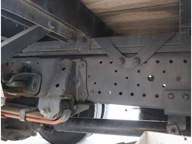 エルフトラック 3段セルフ ラジコン付 回送ボディー 造りボディー ロング フルフラットロー フックイン ハイジャッキ 丸カンフック2対 前スタンション穴1対 後床下フック1対 スロープハンガー フレーム後方リアステー アルミアオリ差し込み式 根太鉄製 鳥居前左右メッキ工具箱(20枚目)