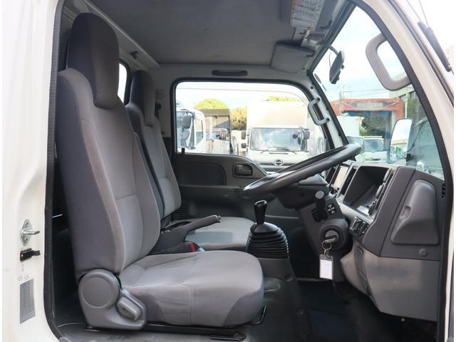 エルフトラック 3段セルフ ラジコン付 回送ボディー 造りボディー ロング フルフラットロー フックイン ハイジャッキ 丸カンフック2対 前スタンション穴1対 後床下フック1対 スロープハンガー フレーム後方リアステー アルミアオリ差し込み式 根太鉄製 鳥居前左右メッキ工具箱(24枚目)