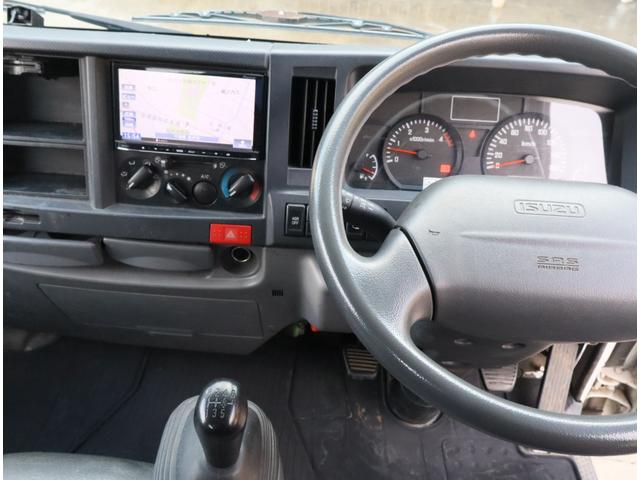 エルフトラック 3段セルフ ラジコン付 回送ボディー 造りボディー ロング フルフラットロー フックイン ハイジャッキ 丸カンフック2対 前スタンション穴1対 後床下フック1対 スロープハンガー フレーム後方リアステー アルミアオリ差し込み式 根太鉄製 鳥居前左右メッキ工具箱(26枚目)