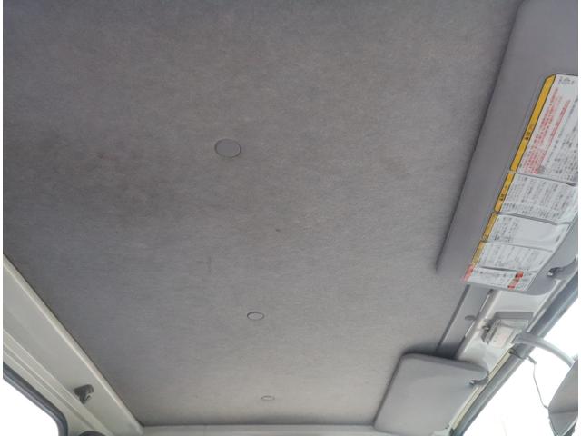 エルフトラック 3段セルフ ラジコン付 回送ボディー 造りボディー ロング フルフラットロー フックイン ハイジャッキ 丸カンフック2対 前スタンション穴1対 後床下フック1対 スロープハンガー フレーム後方リアステー アルミアオリ差し込み式 根太鉄製 鳥居前左右メッキ工具箱(30枚目)