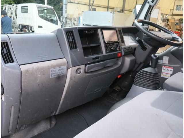 エルフトラック 3段セルフ ラジコン付 回送ボディー 造りボディー ロング フルフラットロー フックイン ハイジャッキ 丸カンフック2対 前スタンション穴1対 後床下フック1対 スロープハンガー フレーム後方リアステー アルミアオリ差し込み式 根太鉄製 鳥居前左右メッキ工具箱(31枚目)