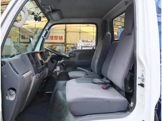 エルフトラック 3段セルフ ラジコン付 回送ボディー 造りボディー ロング フルフラットロー フックイン ハイジャッキ 丸カンフック2対 前スタンション穴1対 後床下フック1対 スロープハンガー フレーム後方リアステー アルミアオリ差し込み式 根太鉄製 鳥居前左右メッキ工具箱(32枚目)