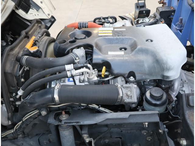 エルフトラック 3段セルフ ラジコン付 回送ボディー 造りボディー ロング フルフラットロー フックイン ハイジャッキ 丸カンフック2対 前スタンション穴1対 後床下フック1対 スロープハンガー フレーム後方リアステー アルミアオリ差し込み式 根太鉄製 鳥居前左右メッキ工具箱(35枚目)