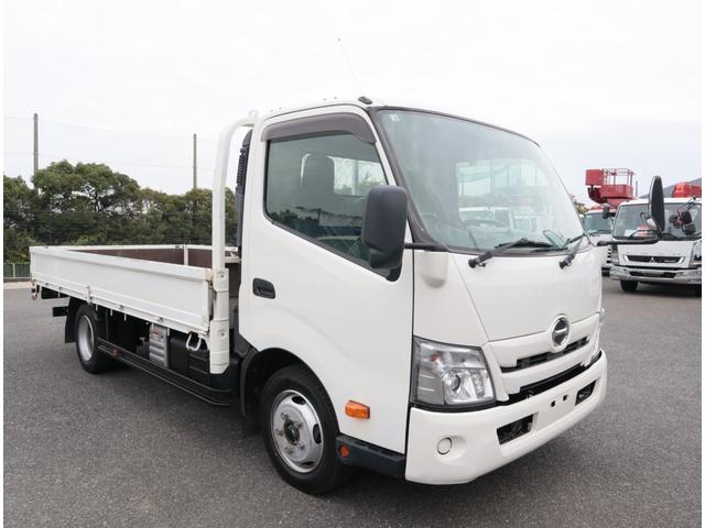 デュトロ 全低床 ワイドロング 積載2t 車両総重量5t未満 3方開 精工ラック 丸カンフック3対 150馬力 保証書有 取扱説明書有 ICターボ ETC カラーバックカメラ Bluetooth付ラジオ(3枚目)
