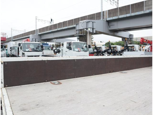 デュトロ 全低床 ワイドロング 積載2t 車両総重量5t未満 3方開 精工ラック 丸カンフック3対 150馬力 保証書有 取扱説明書有 ICターボ ETC カラーバックカメラ Bluetooth付ラジオ(8枚目)