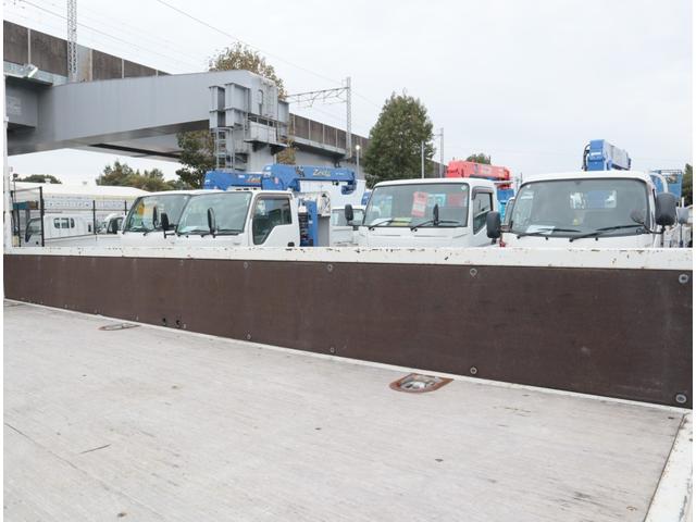 デュトロ 全低床 ワイドロング 積載2t 車両総重量5t未満 3方開 精工ラック 丸カンフック3対 150馬力 保証書有 取扱説明書有 ICターボ ETC カラーバックカメラ Bluetooth付ラジオ(10枚目)