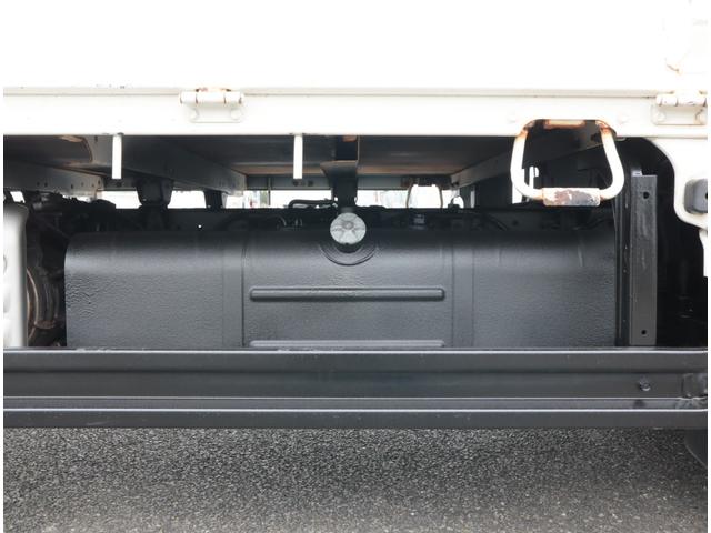 デュトロ 全低床 ワイドロング 積載2t 車両総重量5t未満 3方開 精工ラック 丸カンフック3対 150馬力 保証書有 取扱説明書有 ICターボ ETC カラーバックカメラ Bluetooth付ラジオ(15枚目)