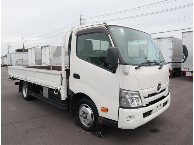 デュトロ 全低床 ワイドロング 積載2t 車両総重量5t未満 3方開 丸カンフック3対 精工ラック 保証書有 取扱説明書有 150馬力 フロア6速 ETC Bluetooth付ラジオ(3枚目)