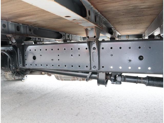 デュトロ 全低床 ワイドロング 積載2t 車両総重量5t未満 3方開 丸カンフック3対 精工ラック 保証書有 取扱説明書有 150馬力 フロア6速 ETC Bluetooth付ラジオ(12枚目)