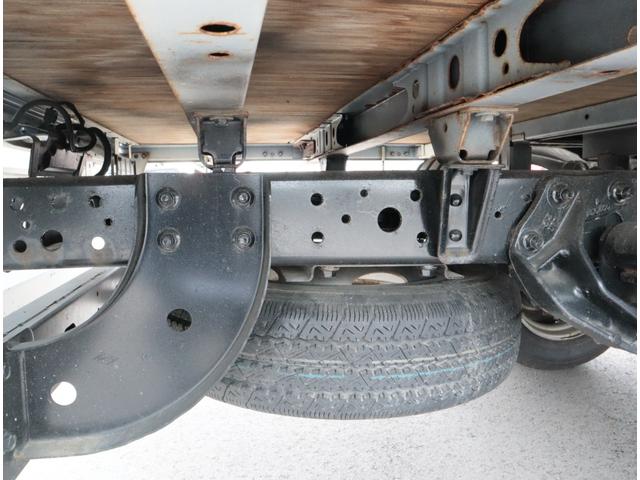 デュトロ 全低床 ワイドロング 積載2t 車両総重量5t未満 3方開 丸カンフック3対 精工ラック 保証書有 取扱説明書有 150馬力 フロア6速 ETC Bluetooth付ラジオ(13枚目)