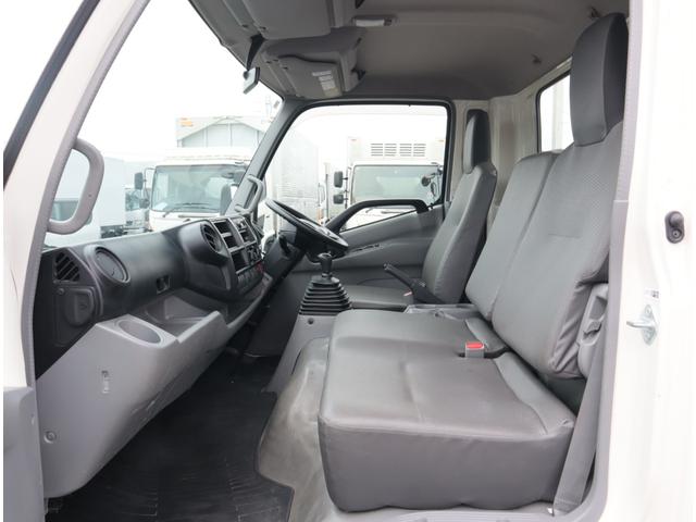 デュトロ 全低床 ワイドロング 積載2t 車両総重量5t未満 3方開 丸カンフック3対 精工ラック 保証書有 取扱説明書有 150馬力 フロア6速 ETC Bluetooth付ラジオ(23枚目)