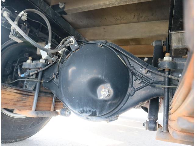 エルフトラック フルフラットロー アーム式パワーゲート 3t4ナンバー 3方開 アオリ上パイプ欄干 鳥居2/3、床ステンレス貼り アオリ内鉄板貼り 前方水抜き穴有 パワーゲート 令和2年6月 新明和 鉄 600kg スムーサーEX(17枚目)