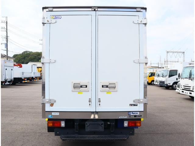 ダイナトラック 低温冷凍車　フルジャストロー　積載１．８ｔ　車両総重量５ｔ未満　フロア６ＭＴ　東プレ　－３０℃設定　エバハウス　スタンバイ付　スライドサイドドア　リア観音　床ステンレス（ＦＲＰスノコ敷き）　中間仕切り扉（移動可）　断熱全て７５ｍｍ（5枚目）
