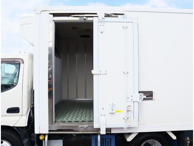 ダイナトラック 低温冷凍車　フルジャストロー　積載１．８ｔ　車両総重量５ｔ未満　フロア６ＭＴ　東プレ　－３０℃設定　エバハウス　スタンバイ付　スライドサイドドア　リア観音　床ステンレス（ＦＲＰスノコ敷き）　中間仕切り扉（移動可）　断熱全て７５ｍｍ（7枚目）