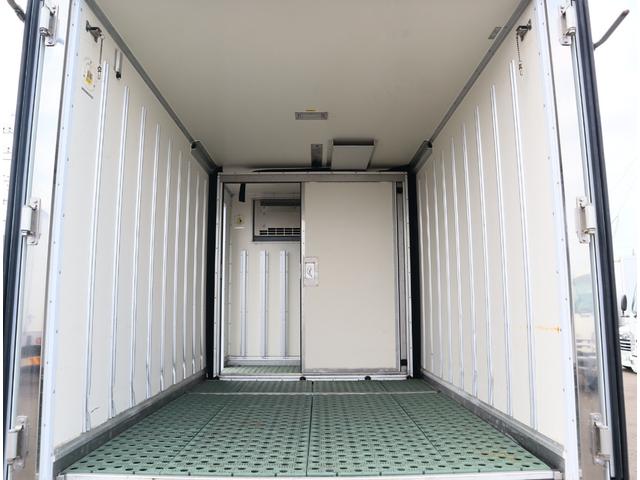 ダイナトラック 低温冷凍車　フルジャストロー　積載１．８ｔ　車両総重量５ｔ未満　フロア６ＭＴ　東プレ　－３０℃設定　エバハウス　スタンバイ付　スライドサイドドア　リア観音　床ステンレス（ＦＲＰスノコ敷き）　中間仕切り扉（移動可）　断熱全て７５ｍｍ（9枚目）