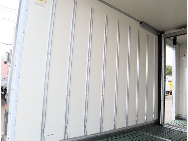 ダイナトラック 低温冷凍車　フルジャストロー　積載１．８ｔ　車両総重量５ｔ未満　フロア６ＭＴ　東プレ　－３０℃設定　エバハウス　スタンバイ付　スライドサイドドア　リア観音　床ステンレス（ＦＲＰスノコ敷き）　中間仕切り扉（移動可）　断熱全て７５ｍｍ（10枚目）