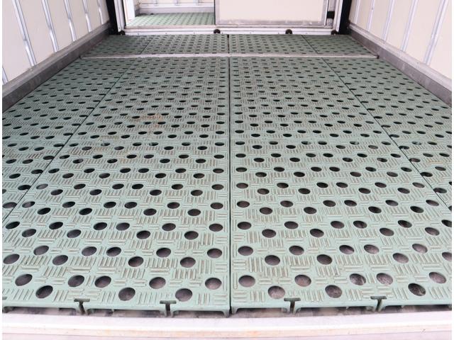 ダイナトラック 低温冷凍車　フルジャストロー　積載１．８ｔ　車両総重量５ｔ未満　フロア６ＭＴ　東プレ　－３０℃設定　エバハウス　スタンバイ付　スライドサイドドア　リア観音　床ステンレス（ＦＲＰスノコ敷き）　中間仕切り扉（移動可）　断熱全て７５ｍｍ（12枚目）