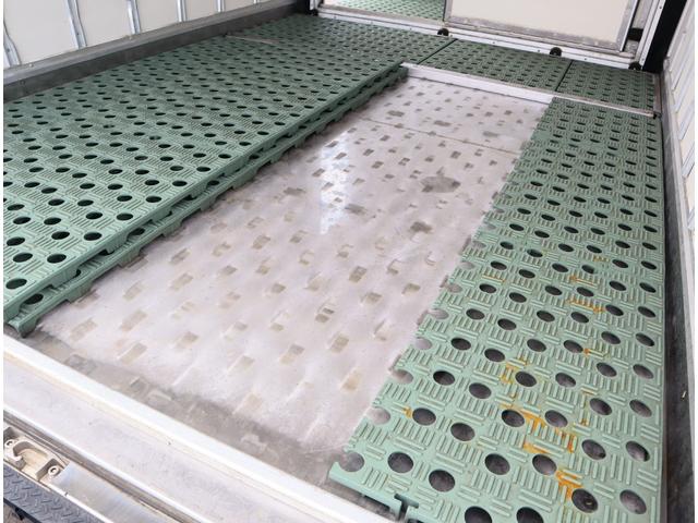 ダイナトラック 低温冷凍車　フルジャストロー　積載１．８ｔ　車両総重量５ｔ未満　フロア６ＭＴ　東プレ　－３０℃設定　エバハウス　スタンバイ付　スライドサイドドア　リア観音　床ステンレス（ＦＲＰスノコ敷き）　中間仕切り扉（移動可）　断熱全て７５ｍｍ（13枚目）