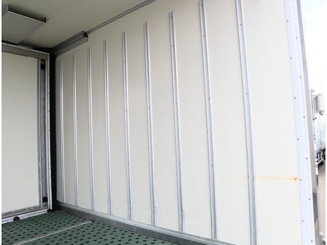 ダイナトラック 低温冷凍車　フルジャストロー　積載１．８ｔ　車両総重量５ｔ未満　フロア６ＭＴ　東プレ　－３０℃設定　エバハウス　スタンバイ付　スライドサイドドア　リア観音　床ステンレス（ＦＲＰスノコ敷き）　中間仕切り扉（移動可）　断熱全て７５ｍｍ（14枚目）