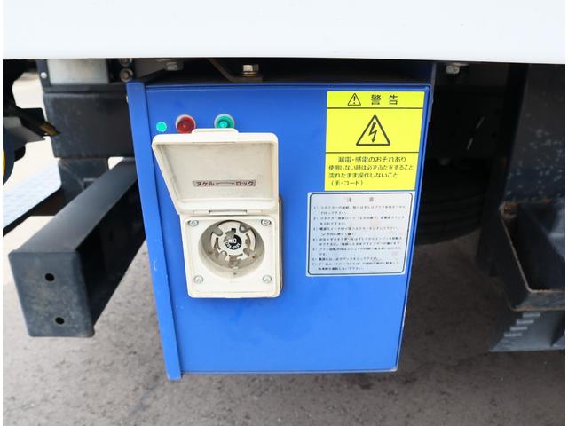 ダイナトラック 低温冷凍車　フルジャストロー　積載１．８ｔ　車両総重量５ｔ未満　フロア６ＭＴ　東プレ　－３０℃設定　エバハウス　スタンバイ付　スライドサイドドア　リア観音　床ステンレス（ＦＲＰスノコ敷き）　中間仕切り扉（移動可）　断熱全て７５ｍｍ（20枚目）