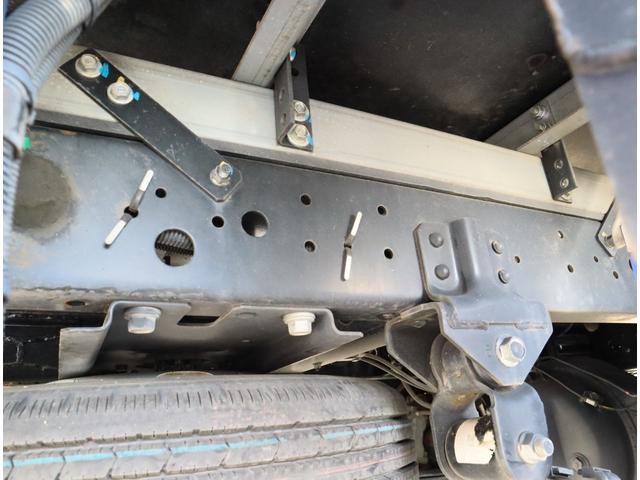 ダイナトラック 低温冷凍車　フルジャストロー　積載１．８ｔ　車両総重量５ｔ未満　フロア６ＭＴ　東プレ　－３０℃設定　エバハウス　スタンバイ付　スライドサイドドア　リア観音　床ステンレス（ＦＲＰスノコ敷き）　中間仕切り扉（移動可）　断熱全て７５ｍｍ（21枚目）