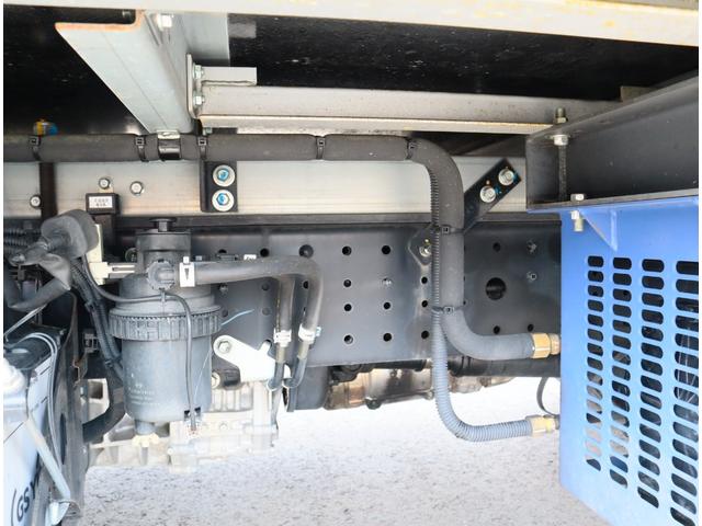 ダイナトラック 低温冷凍車　フルジャストロー　積載１．８ｔ　車両総重量５ｔ未満　フロア６ＭＴ　東プレ　－３０℃設定　エバハウス　スタンバイ付　スライドサイドドア　リア観音　床ステンレス（ＦＲＰスノコ敷き）　中間仕切り扉（移動可）　断熱全て７５ｍｍ（22枚目）