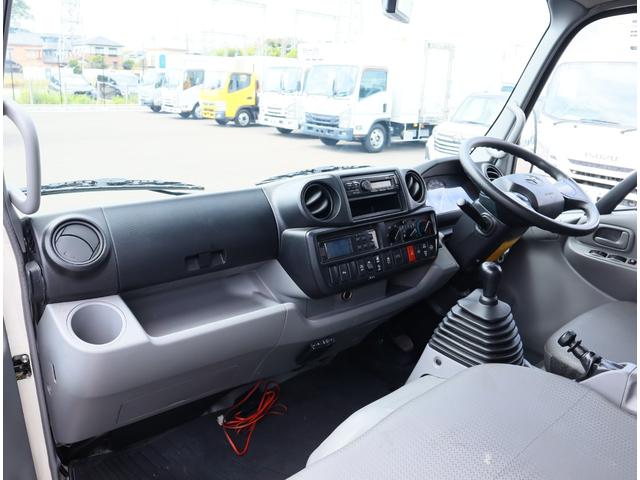 ダイナトラック 低温冷凍車　フルジャストロー　積載１．８ｔ　車両総重量５ｔ未満　フロア６ＭＴ　東プレ　－３０℃設定　エバハウス　スタンバイ付　スライドサイドドア　リア観音　床ステンレス（ＦＲＰスノコ敷き）　中間仕切り扉（移動可）　断熱全て７５ｍｍ（33枚目）