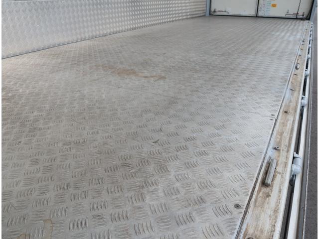 フォワード 低温冷凍ウィング　格納ゲート　荷台長６，１５０ｍｍ　ＡＴ車　－３０℃設定　エバハウス　リア観音　ラッシング２段　引出しフック５対　床、前立縞アルミ板貼り　箱内スイッチ　取扱説明書有り　バックカメラ付　ラジオ付　セミオートマ　スムーサーＦＸ（9枚目）