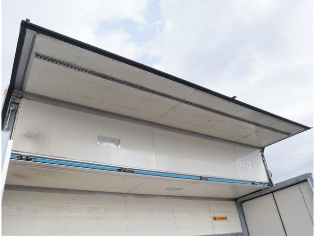 フォワード 低温冷凍ウィング　格納ゲート　荷台長６，１５０ｍｍ　ＡＴ車　－３０℃設定　エバハウス　リア観音　ラッシング２段　引出しフック５対　床、前立縞アルミ板貼り　箱内スイッチ　取扱説明書有り　バックカメラ付　ラジオ付　セミオートマ　スムーサーＦＸ（11枚目）