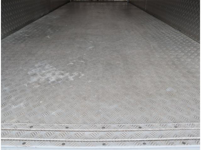 フォワード 低温冷凍ウィング　格納ゲート　荷台長６，１５０ｍｍ　ＡＴ車　－３０℃設定　エバハウス　リア観音　ラッシング２段　引出しフック５対　床、前立縞アルミ板貼り　箱内スイッチ　取扱説明書有り　バックカメラ付　ラジオ付　セミオートマ　スムーサーＦＸ（25枚目）